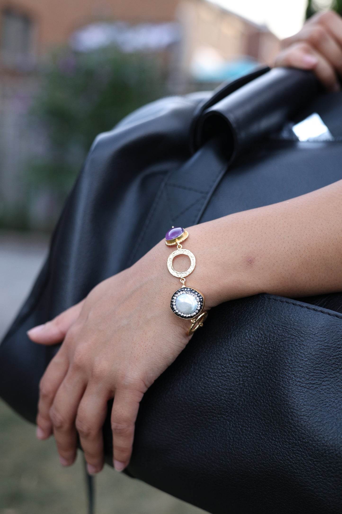 Teardrop Agate and Gold Charm Bracelet