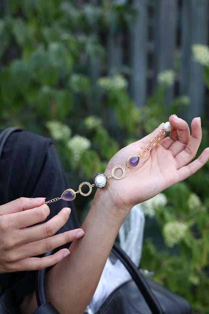Teardrop Agate and Gold Charm Bracelet