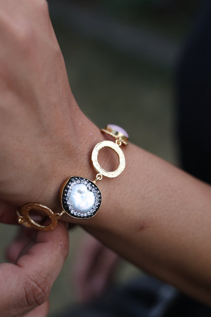 Teardrop Agate and Gold Charm Bracelet